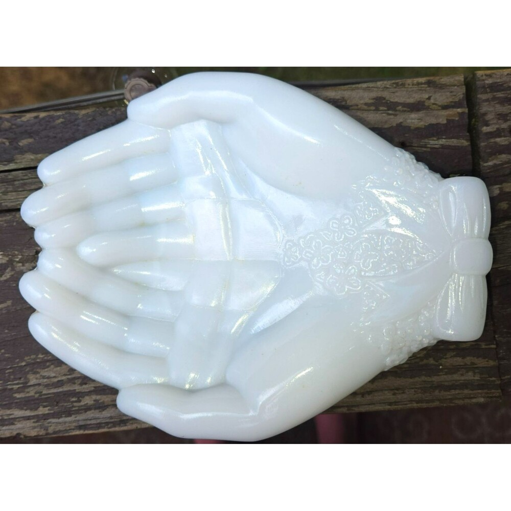 Vintage Avon Milk Glass Praying Hands Soap Dish / Trinket Tray – Floral Lace Cuf